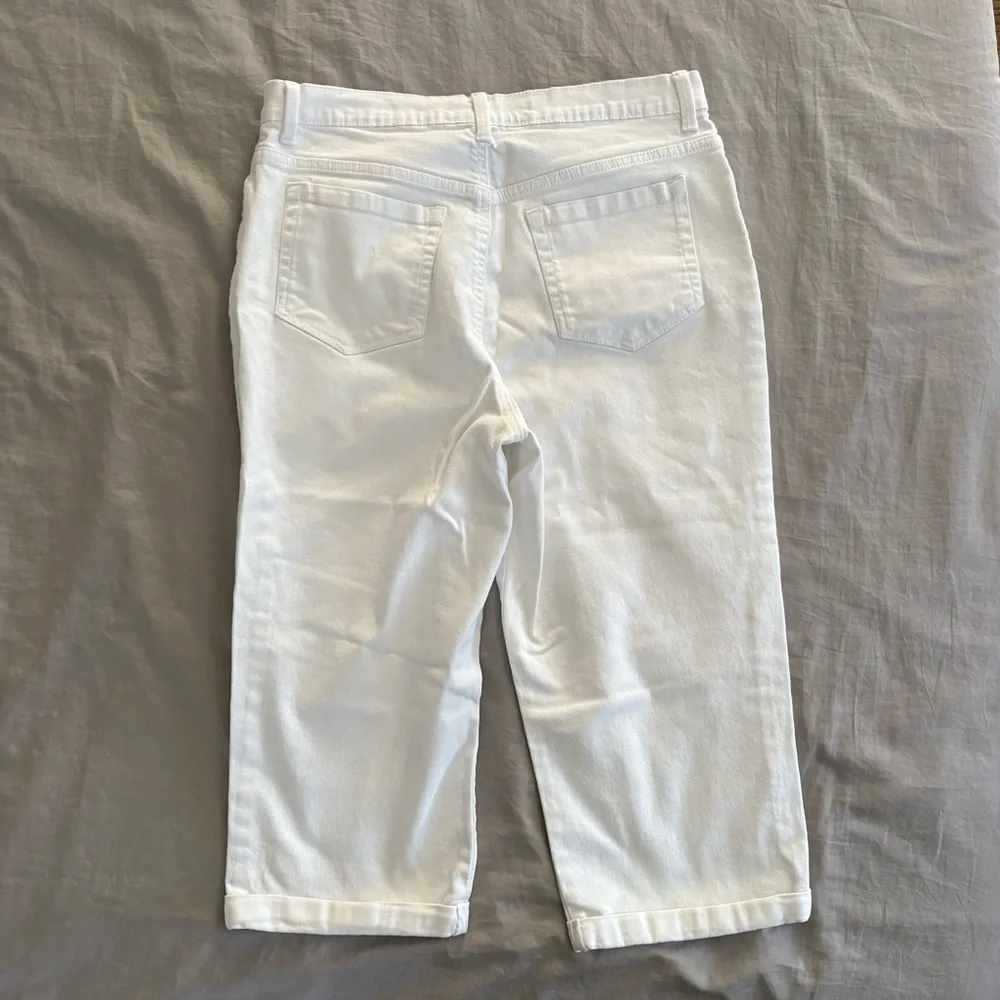 Gloria Vanderbilt  Women's White Amanda Classic Rise Capri Jean 12 Cuffed - Picture 2 of 8